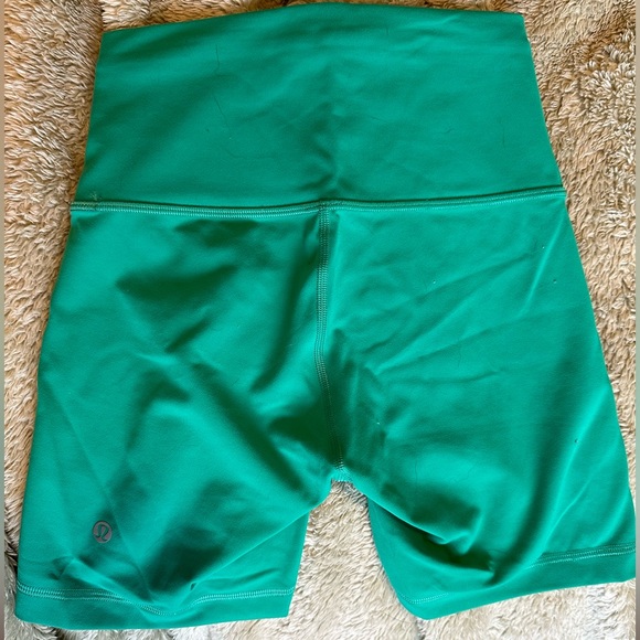 Lululemon Wunder Train High Rise 6” Shorts in Kelly Green - Picture 3 of 8